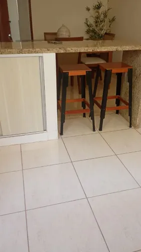 Casa com lojas em Santa Cruz
