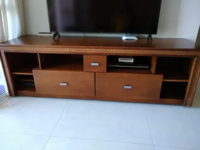 Rack de madeira com detalhe em Rattan, 2,00 metros