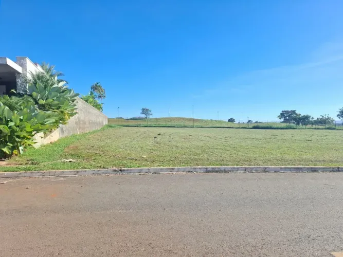 Lote com 1516m², Portal do Sol Green, Goiania, Goias.
