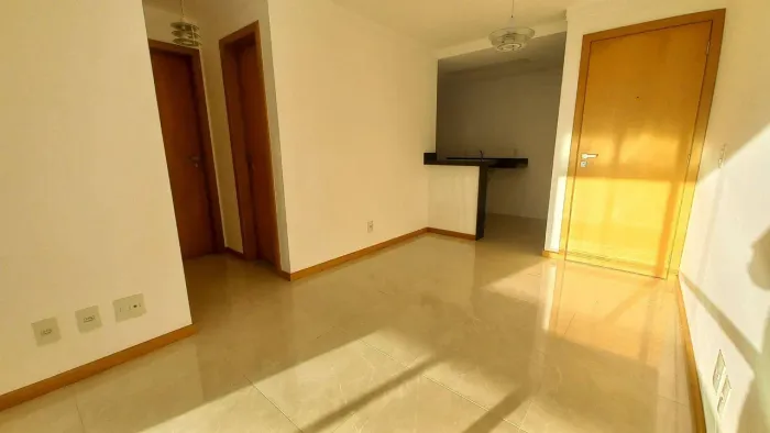 Apartamento 2 quartos, suíte, Praia de Itapuã, próximo ao mar, 2 vagas, lazer