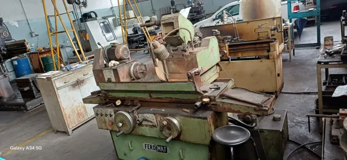 VENDO RETIFICA CILÍNDRICA MARCA FERDIMAT MODELO U61 ÚNICO DONO FUNCIONANDO PERFEITAMENTE 