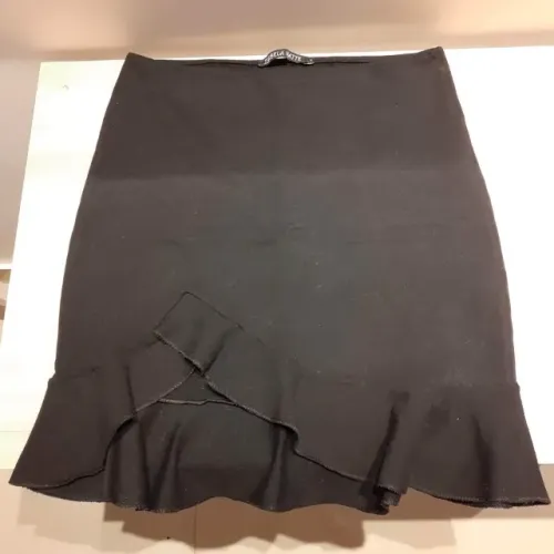 Saia preta M marca Isabela Matte