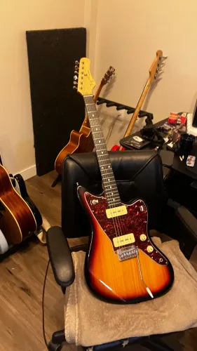 Tagima TW-61 - Sunburst - P-90