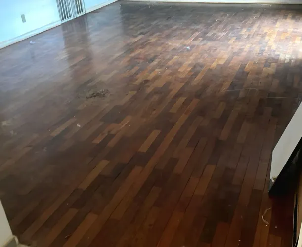 Piso Taco Madeira Ipê - taco de demolição retirado de casa. Aprox 60m. Valor m2 R$40,00