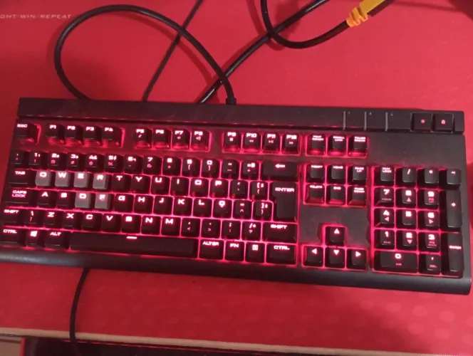 Teclado Corsair Strafe rgb