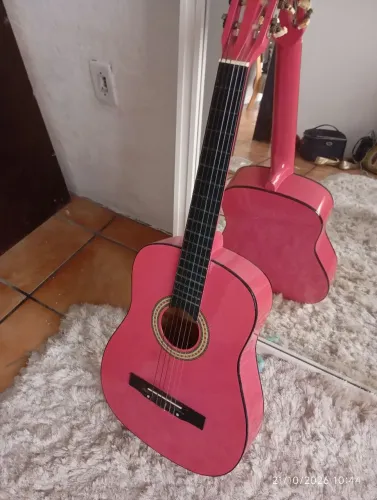 Violão novo ,nunca foi usado!
