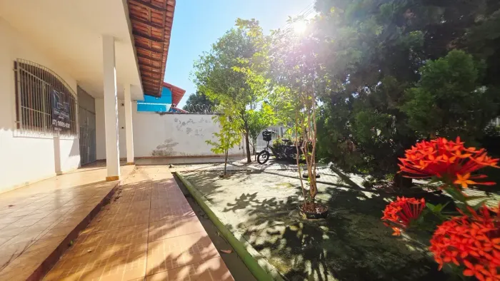Casa na Prainha | 3 Quartos | Terreno Amplo com Piscina e vista para o Convento