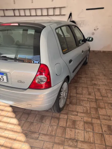 Renault Clio RT/ Privilège 1.6 16V 5P 2001