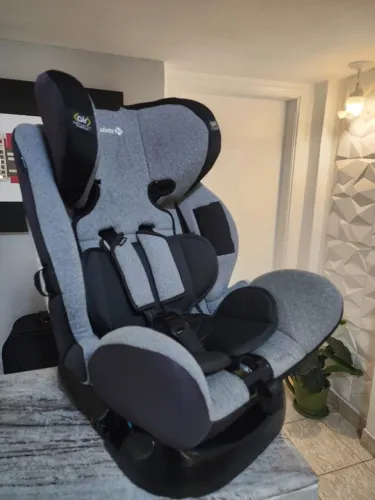 Cadeira Veicular Safety 1st, com isofix . de 0 a 36kg. Multifix R$420