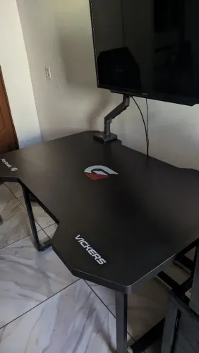 Mesa Gamer Fortrek Vickers Vermelha