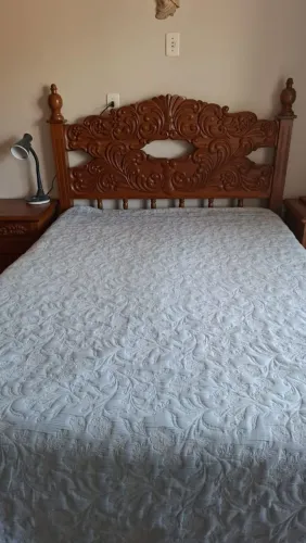 Cama casal em Cerejeira