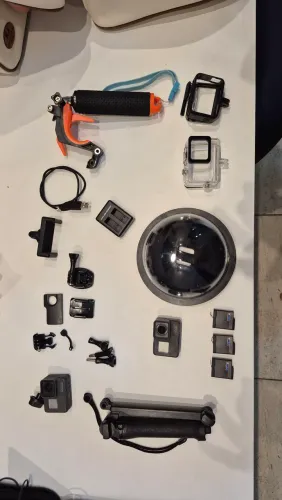 Vendo Gopro Hero 5 Black com acessórios
