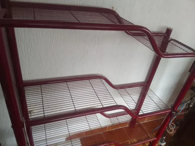 Estande tubular vermelha 