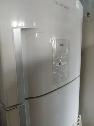 Geladeira Brastemp 550 L com defeito placa
