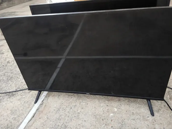 2 TVS 32" Smart com defeito - TCL + PHILCO - Para peças/concerto