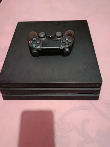 PS4 Pro. 1 TB de memória.