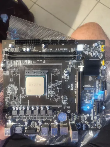 Placa mãe B450m e processador AMD Ryzen 5 5600GT com vídeo integrado