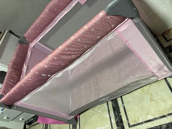 Berço portátil com mosquiteiro Sleep Rosa Voyage