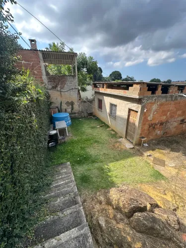 Casa à Venda com 2 kitnet pra alugar