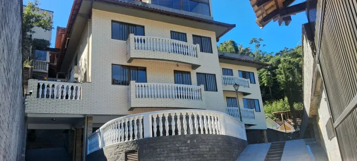 Apartamento amplo, 3 quartos, no Centro de Petrópolis-RJ
