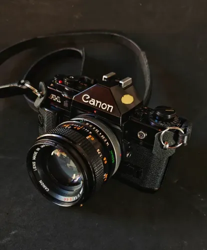 Câmera analógica Canon A1 + lente 50mm