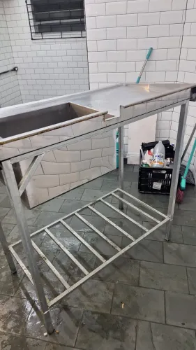 Bancada Pia de Inox com 1 Cuba lado direito 110x60x110(altura)