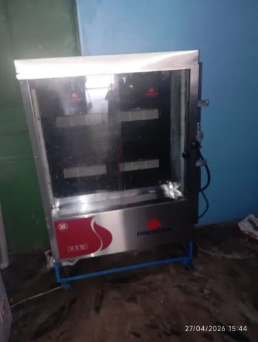 Máquina de assar frango 10 meses de uso  semi nova 