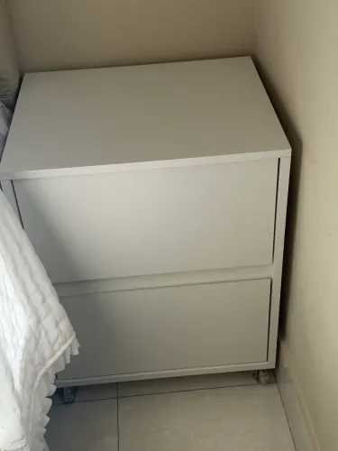 Par de Mesas de Cabeceira Brancas com 2 Gavetas