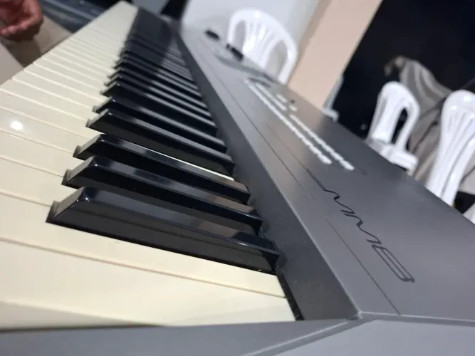 Teclado Yamaha MM8 - usado