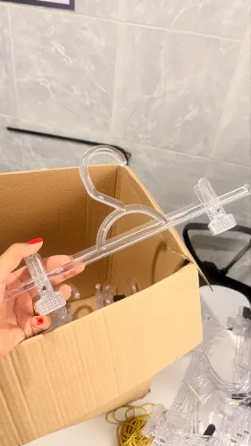 Cabide com presilha transparente