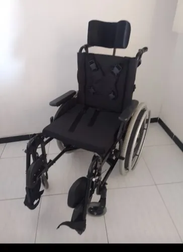 Cadeira de rodas para idosos