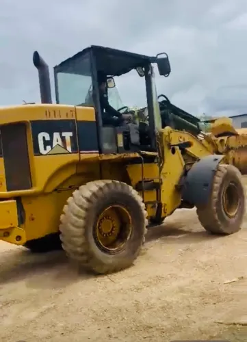 Pá carregadeira Caterpillar 924 g