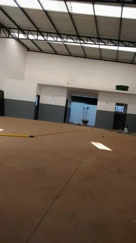 GALPÃO - CRAVINHOS - SP