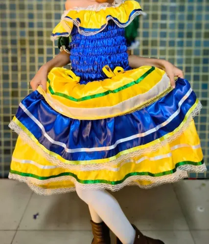 Vestido junino cores da copa.
