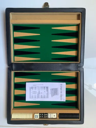 Tabuleiro de Gamão em couro, completo