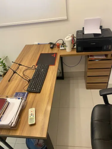 Mesa escritório em L