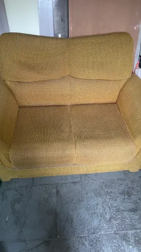 Vendo sofá 2 lugares 200!!, interessados chama no chat.