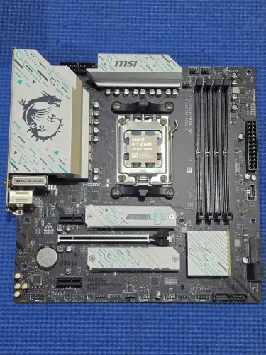 Kit Ryzen 7 7800X3D + MSI B650M Gaming Plus WI-FI 
