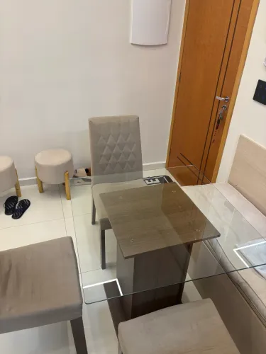 Mesa de vidro com 3 cadeiras