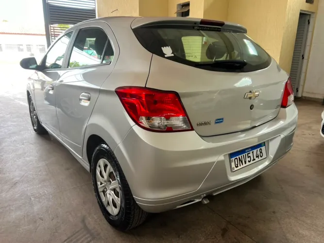 Chevrolet Onix JOY Hatch 1.0 8V Flex Mec. 4P 2018