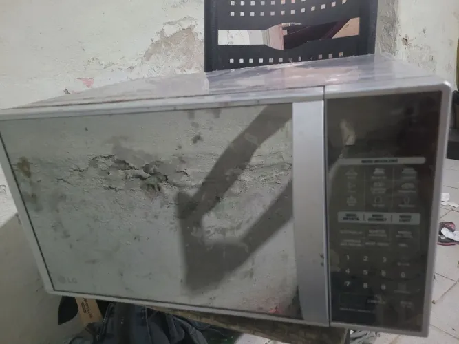 Microondas Lg em boas condições com painel sem funcionar. 