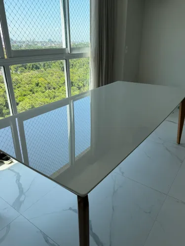 Mesa jantar 2.10 por 0.90 em madeira maciça (Dinâmica)