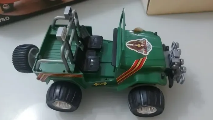 Carrinho Duro na Queda Super Jeep da Glaslite Brinquedo Clássico anos 80