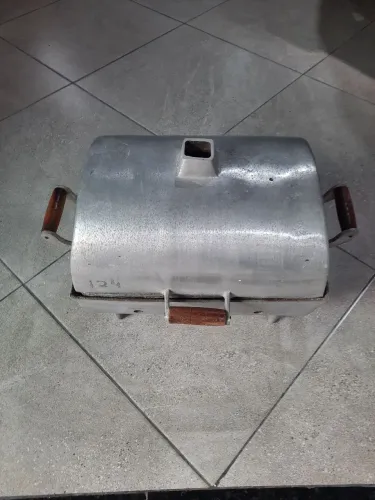 Churrasqueira de alumínio semi nova 