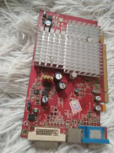  Placa de Vídeo Sapphire Radeon X550 Advantage 