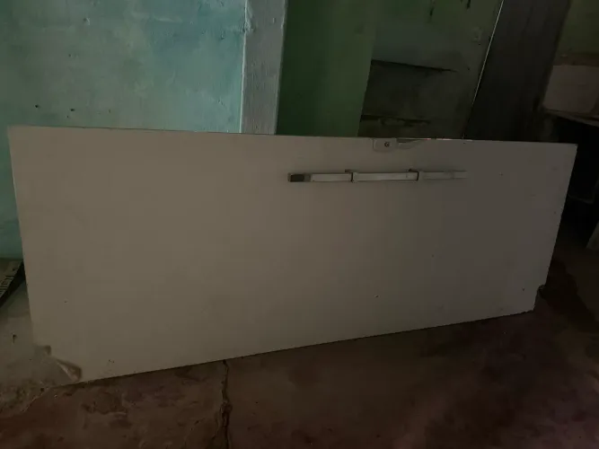 Vendo porta de vidro 10mm, com puxador e fechadura nova.