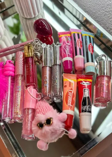 kit de glosses bruna tavares disney, carmed, love rain e marcas diversas