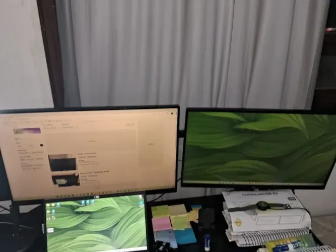 Vende-se 2 monitores 27 polegadas gamer LG e um suporte metalico de monitores.