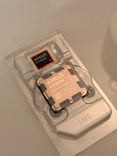Ryzen 7 8700G pouco usado - Cooler Box incluído