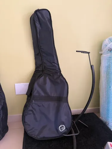 ? Kit Proteção e Organização para Violão: Capa JPG Premium + Suporte de Chão ?